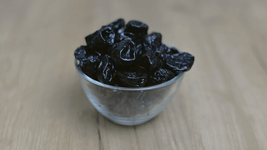 are dried prunes bad for dogs