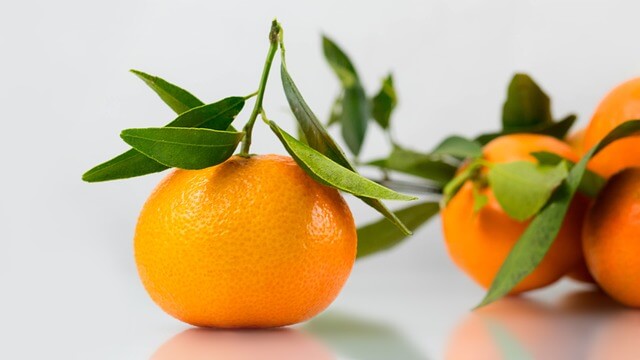 clementine with stem