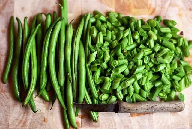 cut and whole green beans