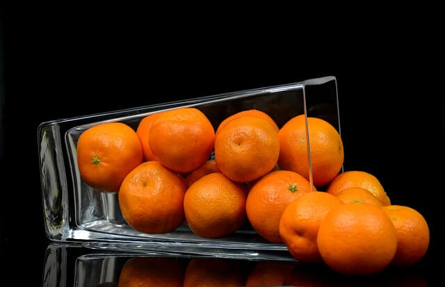 glass full of oranges