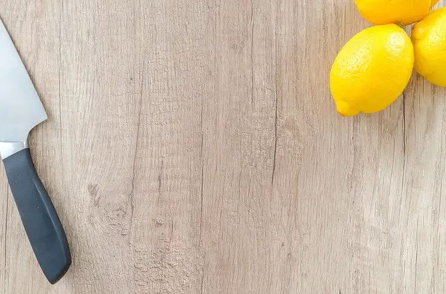 knife and lemon