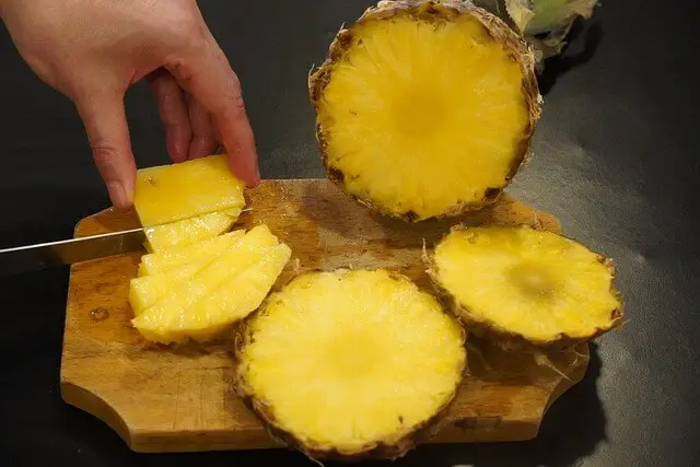 pineapple slicing